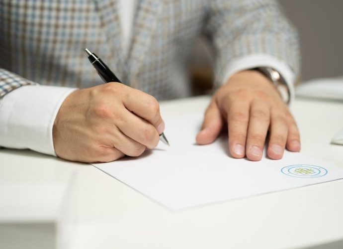 Dokumenty prawnicze - czy warto skorzystać z usług profesjonalnego tłumacza?